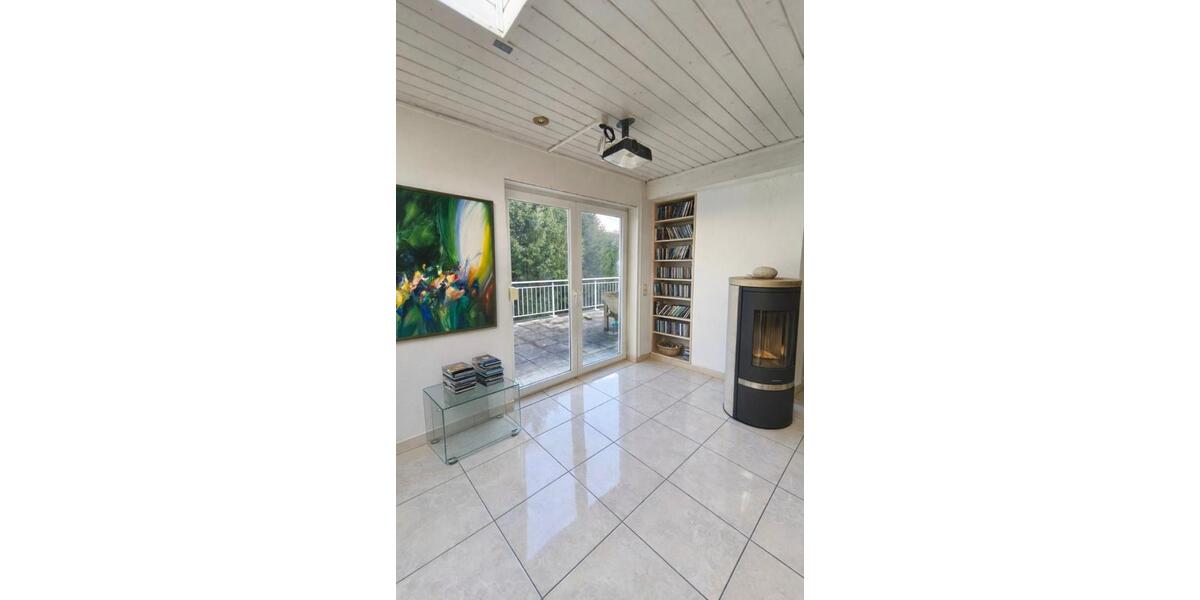 Etagenwohnung Waldbröl - 8 Zimmer, 220 m&sup2;, 1.200&euro; | Angebot:25253043