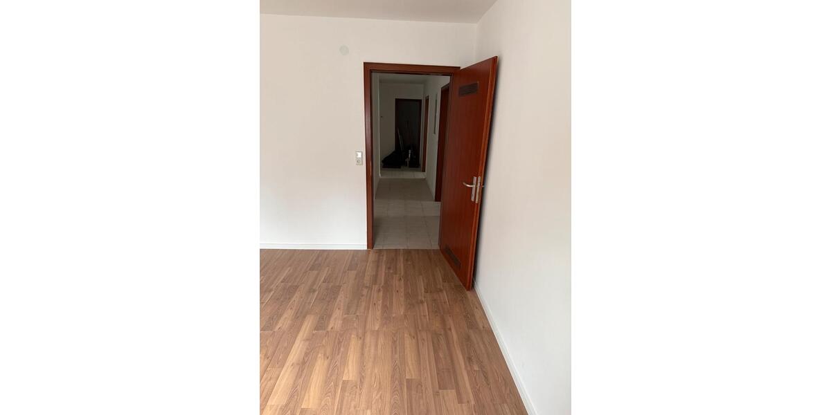 Etagenwohnung Waldbröl - 3 Zimmer, 82 m&sup2;, 700&euro; | Angebot:25764263