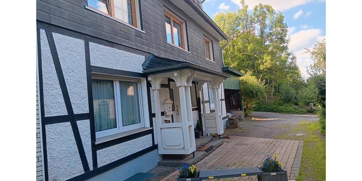 Einfamilienhaus Wipperfürth - 7 Zimmer, 180 m&sup2;, 2.050&euro; | Angebot:26449182