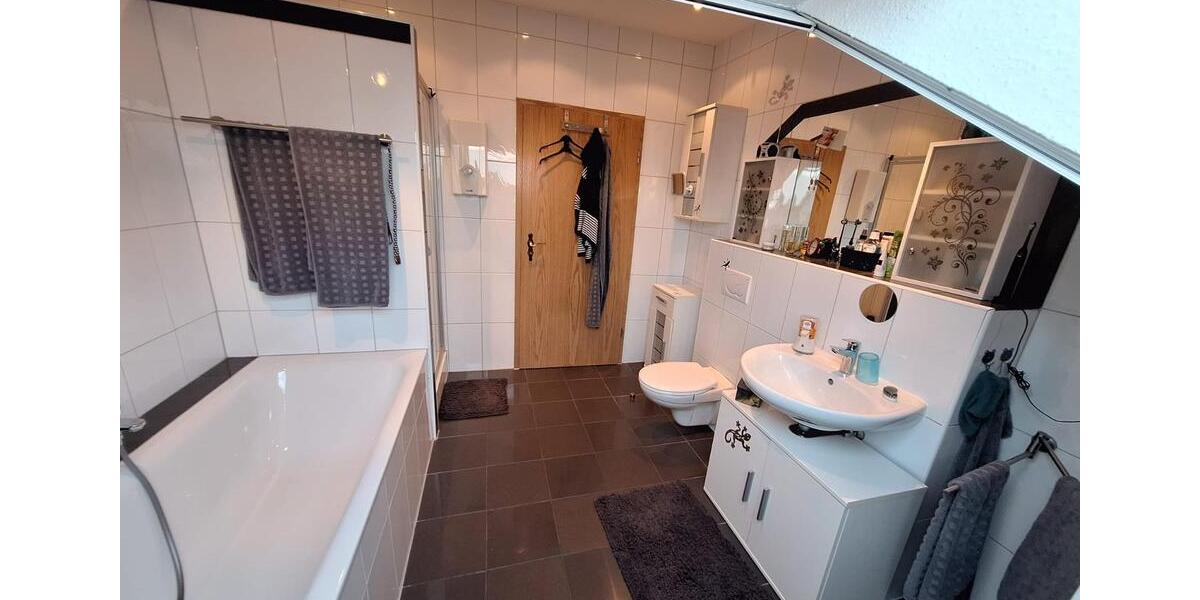 Dachgeschoßwohnung Windeck - 4 Zimmer, 117 m&sup2;, 1.050&euro; | Angebot:25805573