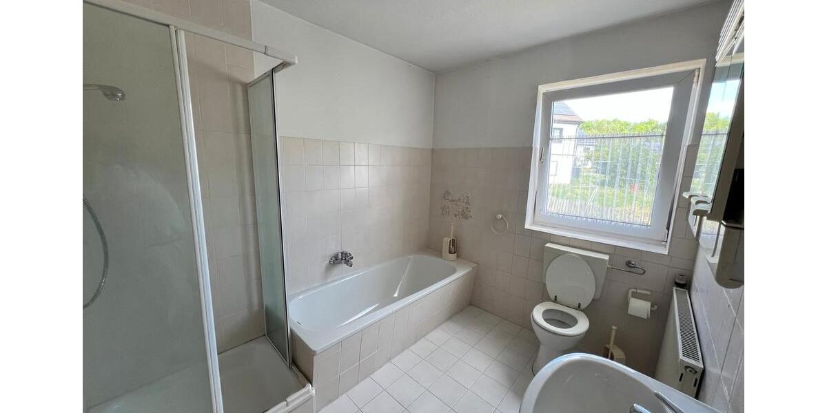 Einfamilienhaus Reichshof - 7 Zimmer, 190 m&sup2;, 1.600&euro; | Angebot:26434486