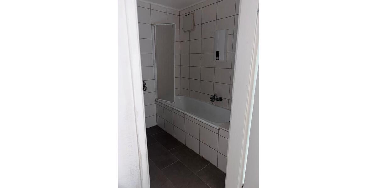 Hochparterre Bergneustadt - 2 Zimmer, 62 m&sup2;, 98.000&euro; | Angebot:26946323