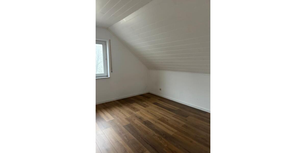 Dachgeschoßwohnung Morsbach - 3 Zimmer, 95 m&sup2;, 700&euro; | Angebot:25858710