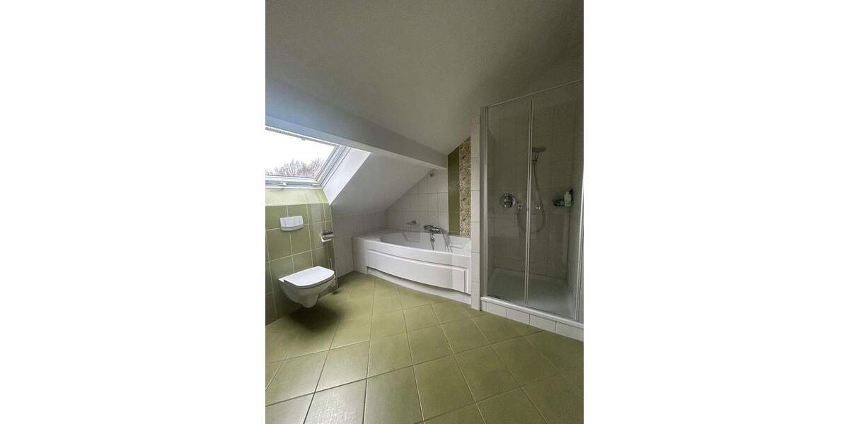 Einfamilienhaus Wiehl - 9 Zimmer, 250 m&sup2;, 679.000&euro; | Angebot:25654227