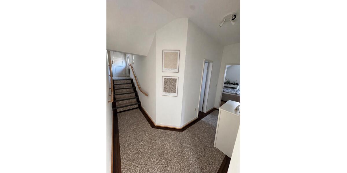 Dachgeschoßwohnung Gummersbach Berstig Süd - 3 Zimmer, 122 m&sup2;, 1.050&euro; | Angebot:27590817