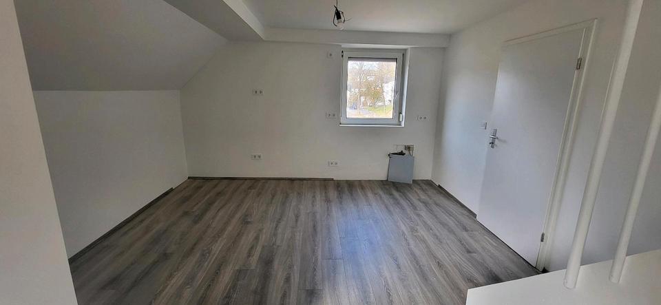 Etagenwohnung Engelskirchen - 4.5 Zimmer, 100 m&sup2;, 1.000&euro; | Angebot:25406261