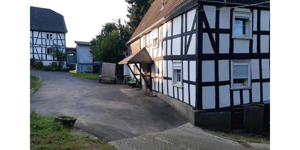 Einfamilienhaus Reichshof - 10 Zimmer, 250 m&sup2;, 249.000&euro; | Angebot:26123093