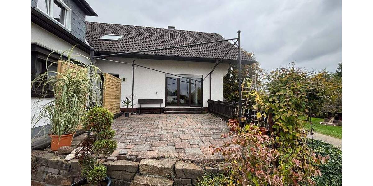 Doppelhaushälfte Reichshof Berghausen - 4 Zimmer, 145 m&sup2;, 279.000&euro; | Angebot:25796670