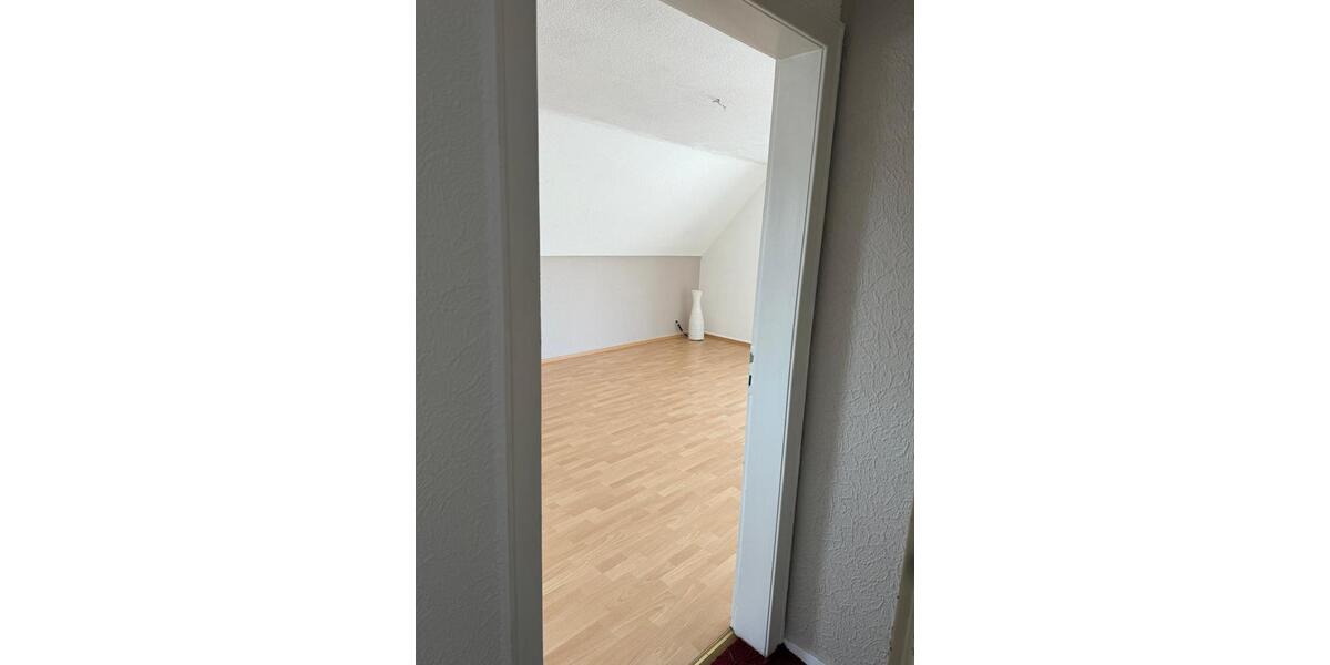 Dachgeschoßwohnung Waldbröl - 2.5 Zimmer, 70 m&sup2;, 450&euro; | Angebot:25867896