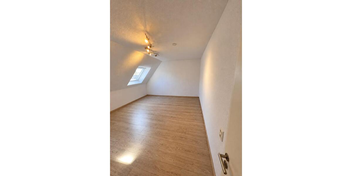 Dachgeschoßwohnung Gummersbach - 1 Zimmer, 20 m&sup2;, 340&euro; | Angebot:27593402