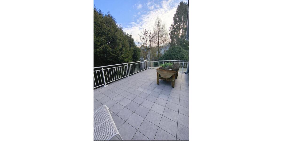 Etagenwohnung Waldbröl - 8 Zimmer, 220 m&sup2;, 1.200&euro; | Angebot:25253043