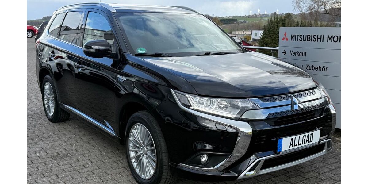 Mitsubishi Outlander 38.733 km 22.888 &euro; Radevormwald 42477