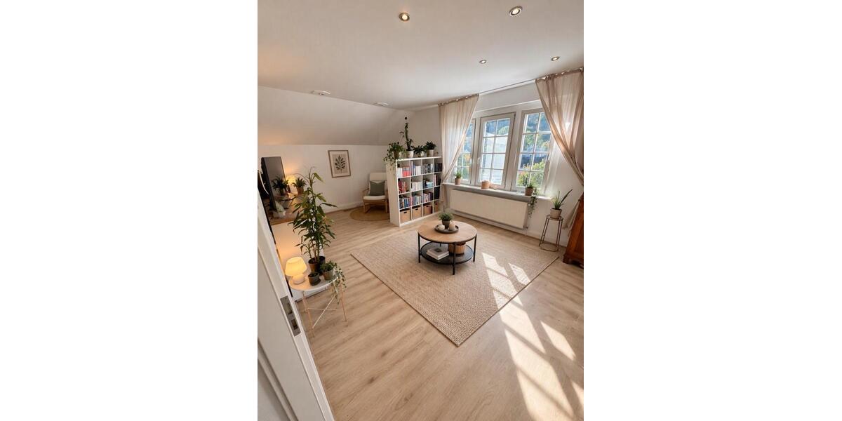 Dachgeschoßwohnung Gummersbach Berstig Süd - 3 Zimmer, 122 m&sup2;, 1.050&euro; | Angebot:27590817