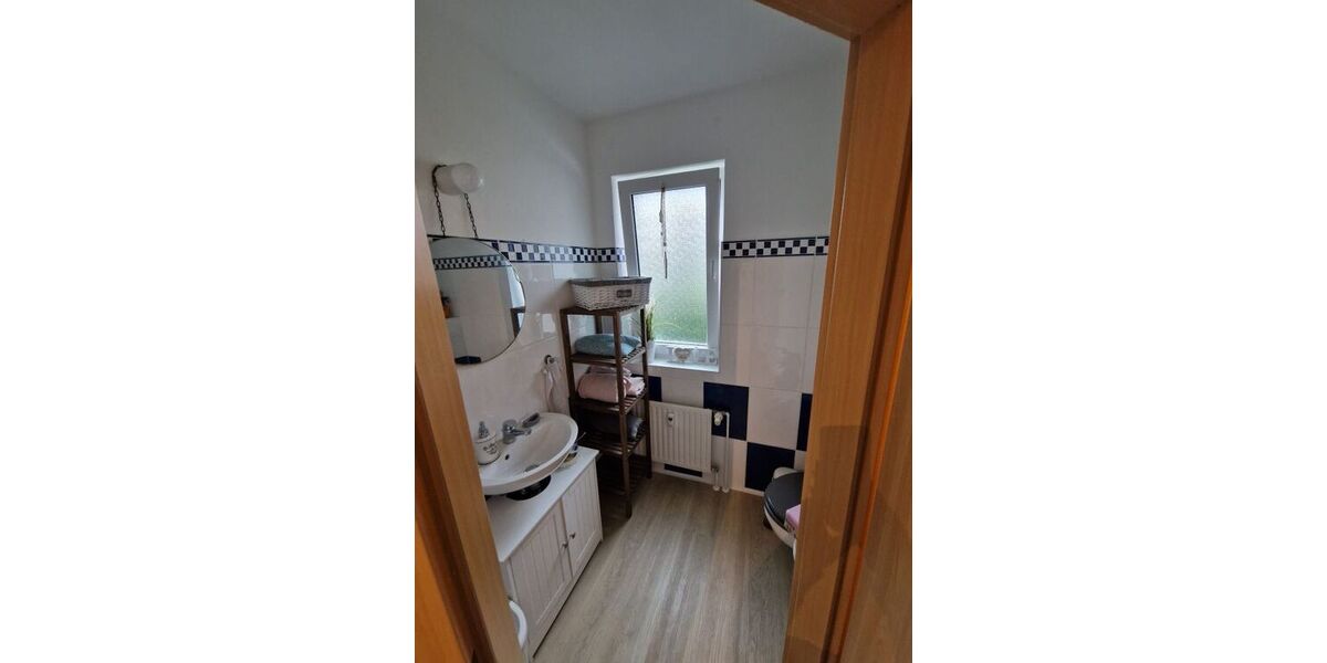 Sonnige 3,5 Z., Balkon, Küche, Diele, Bad, Gäste Bad. HWR. EGre - 3.5 Plettenberg | Angebot:25931702