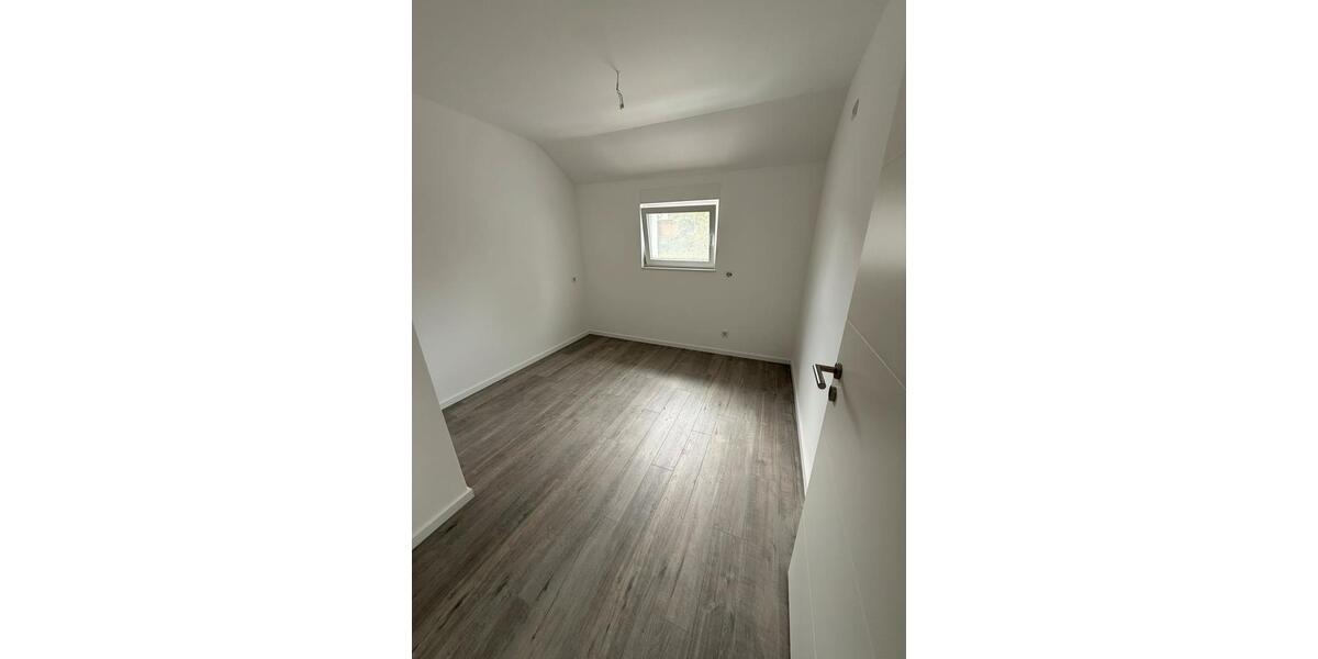 Dachgeschoßwohnung Engelskirchen - 4 Zimmer, 85 m&sup2;, 900&euro; | Angebot:27547849