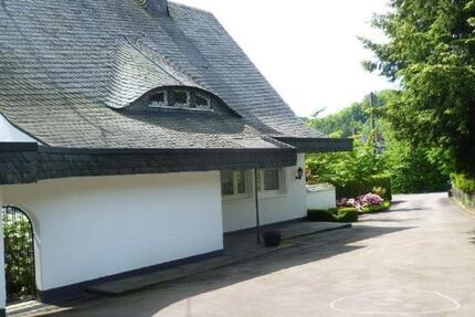 Haus Gummersbach - 6 Zimmer, 250 m&sup2;, 2.150&euro; | Angebot:25216498