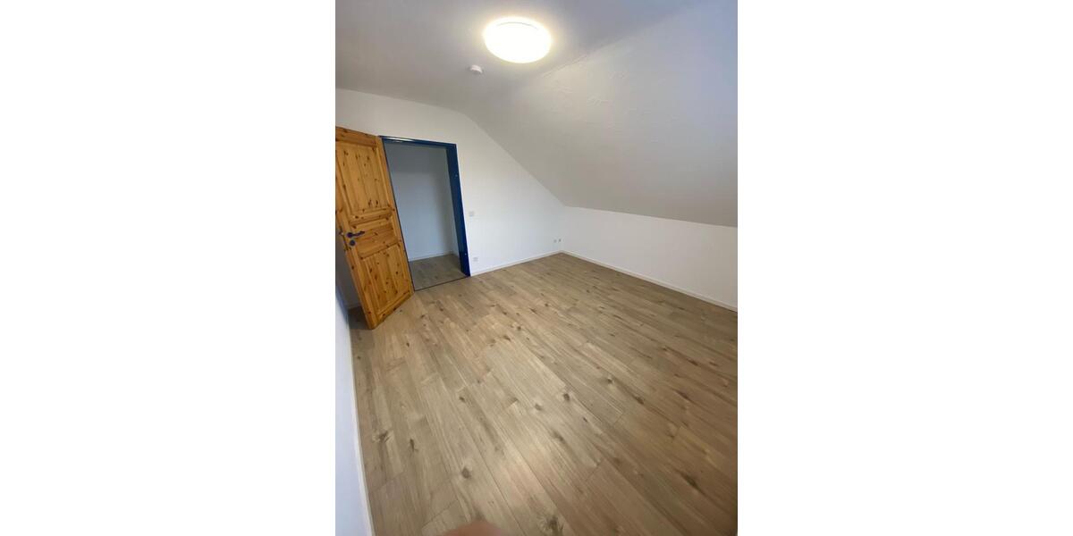Dachgeschoßwohnung Wermelskirchen - 2 Zimmer, 35 m&sup2;, 350&euro; | Angebot:25850356