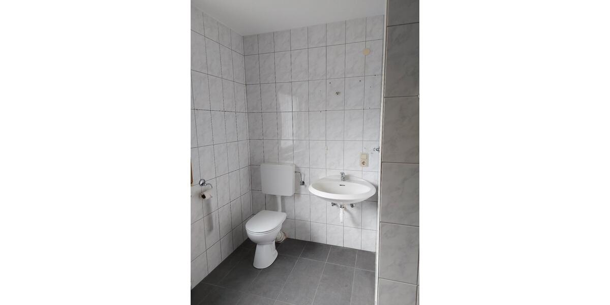 Hochparterre Gummersbach Berstig Süd - 2 Zimmer, 75 m&sup2;, 590&euro; | Angebot:25633250