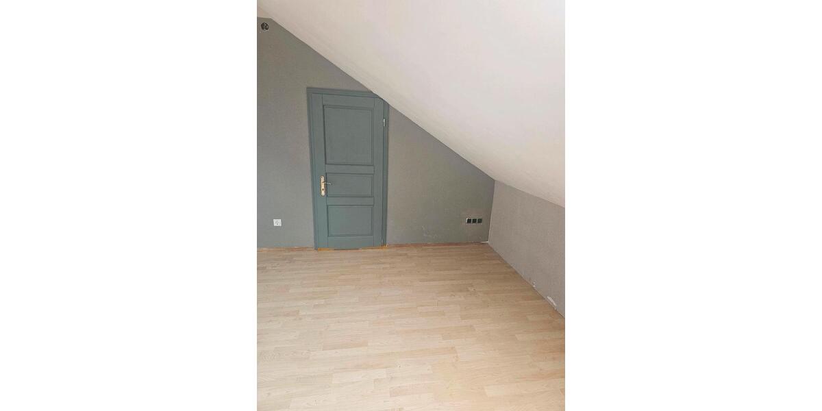 Dachgeschoßwohnung Windeck - 3 Zimmer, 85 m&sup2;, 980&euro; | Angebot:26044654