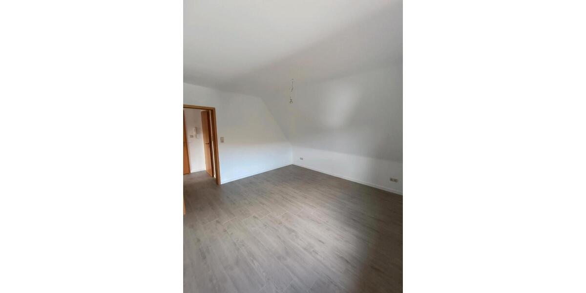 Dachgeschoßwohnung Gummersbach Berstig Süd - 4 Zimmer, 85 m&sup2;, 850&euro; | Angebot:25900207