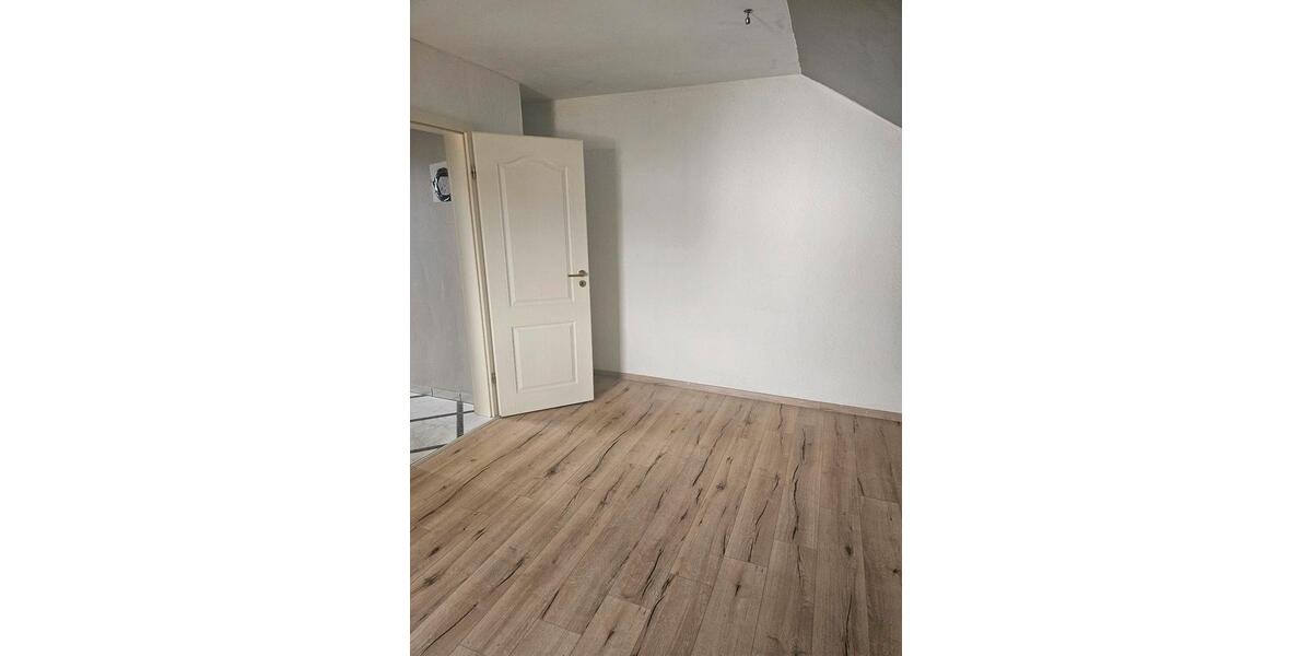 Dachgeschoßwohnung Windeck - 3 Zimmer, 85 m&sup2;, 980&euro; | Angebot:26044654