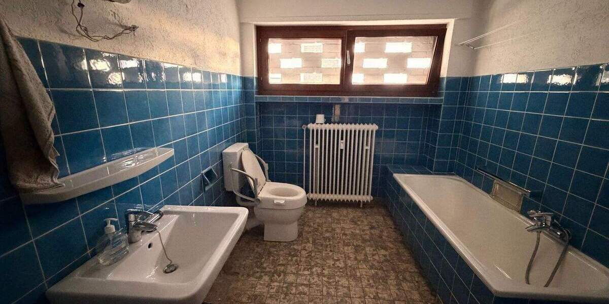 Mehrfamilienhaus, Wohnhaus Windeck Herchen - 8 Zimmer, 207 m&sup2;, 265.000&euro; | Angebot:25733987