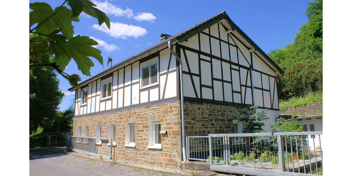 Einfamilienhaus Ruppichteroth Bröleck - 9 Zimmer, 218 m&sup2;, 298.000&euro; | Angebot:25698652