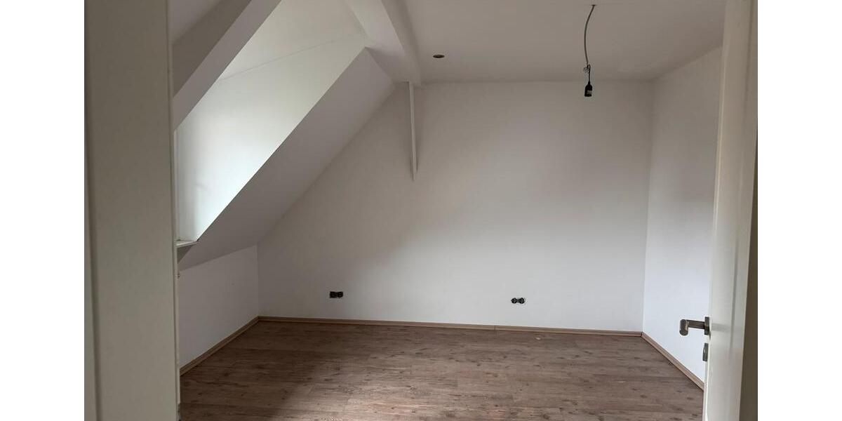 Dachgeschoßwohnung Lüdenscheid - 3 Zimmer, 80 m&sup2;, 650&euro; | Angebot:25139504