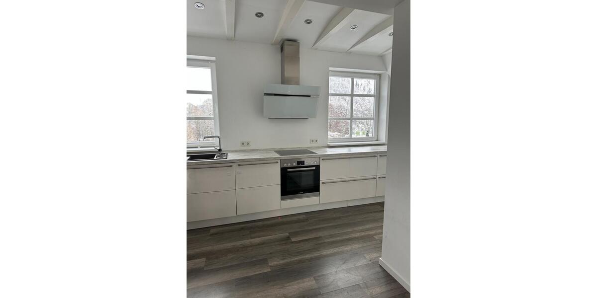 Dachgeschoßwohnung Gummersbach Berstig Süd - 4 Zimmer, 140 m&sup2;, 1.450&euro; | Angebot:25280154