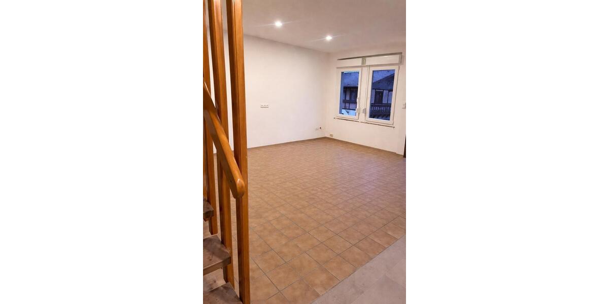 Etagenwohnung Windeck - 4 Zimmer, 111 m&sup2;, 850&euro; | Angebot:25780036