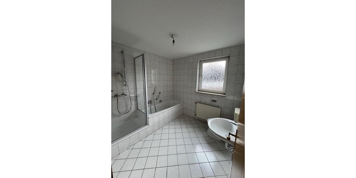 Erdgeschoßwohnung Ruppichteroth - 4 Zimmer, 105 m&sup2;, 950&euro; | Angebot:26023994
