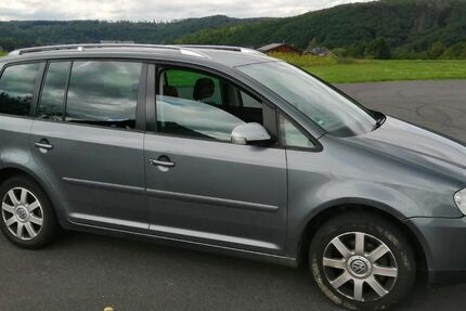 VW Touran 235.000 km 2.000 &euro; Windeck 51570