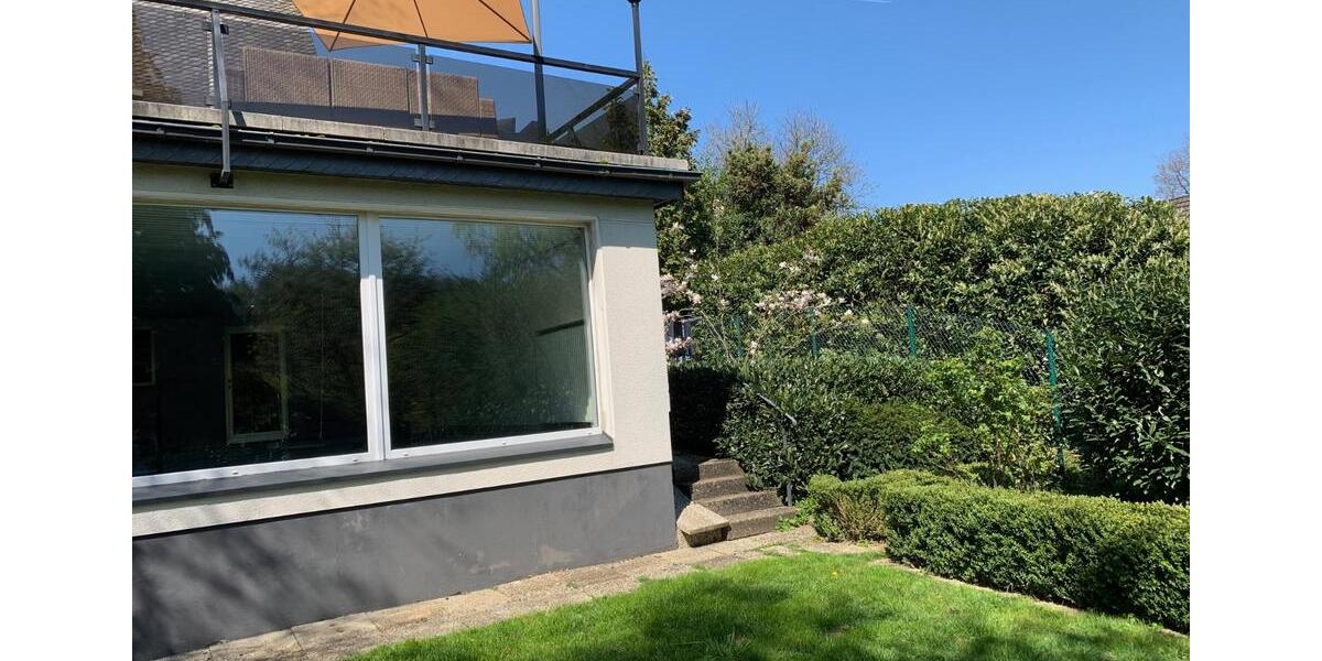 Villa Gummersbach - 6 Zimmer, 250 m&sup2;, 2.150&euro; | Angebot:25216498