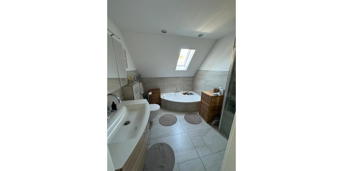 Einfamilienhaus Bergneustadt - 5 Zimmer, 180 m&sup2;, 1.700&euro; | Angebot:25998375