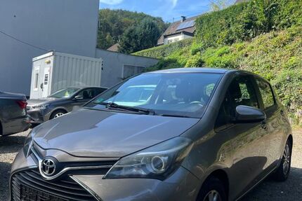 Toyota Yaris 80.000 km 8.450 &euro; Gummersbach 51645