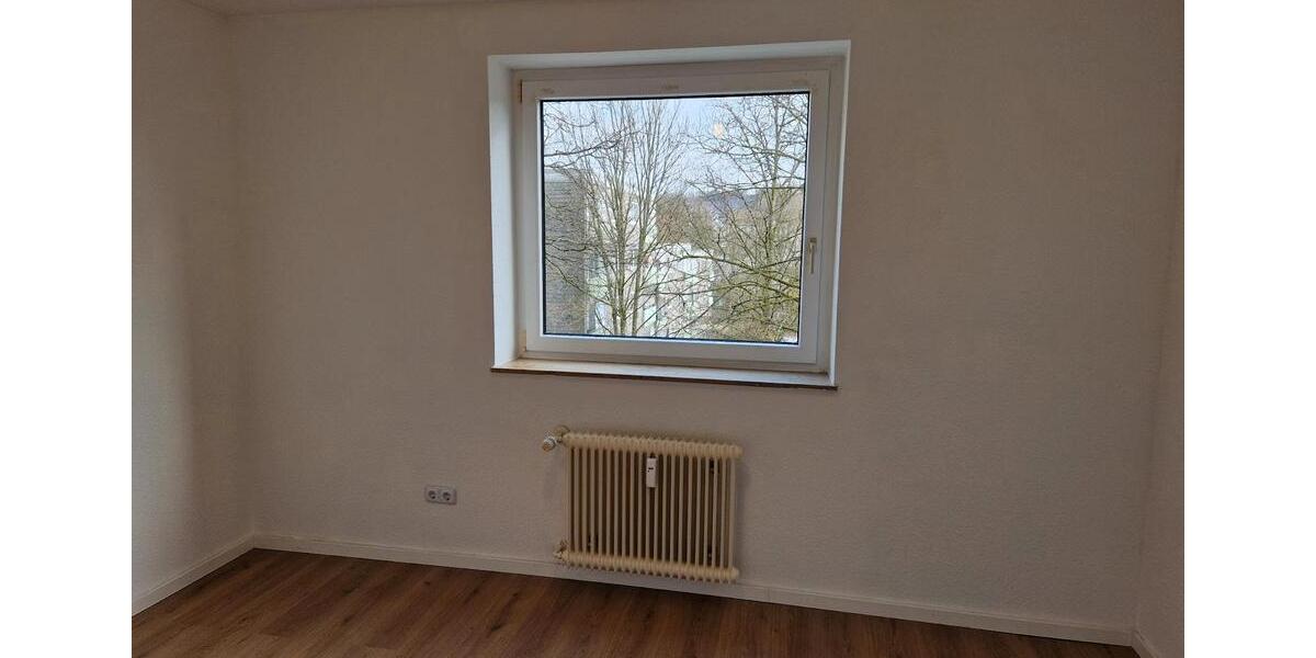 Etagenwohnung Bergneustadt - 3 Zimmer, 79 m&sup2;, 595&euro; | Angebot:24802216