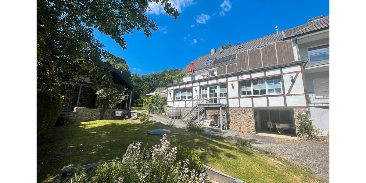 Doppelhaushälfte Reichshof - 9 Zimmer, 320 m&sup2;, 400.000&euro; | Angebot:27030689