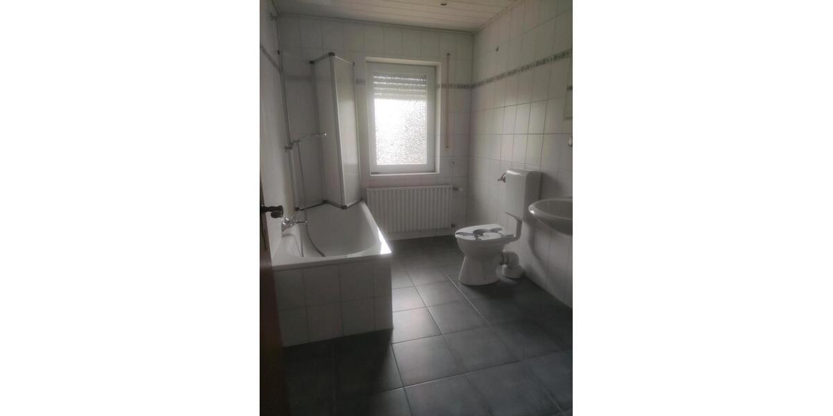 Erdgeschoßwohnung Bergneustadt - 3 Zimmer, 78 m&sup2;, 650&euro; | Angebot:27547075