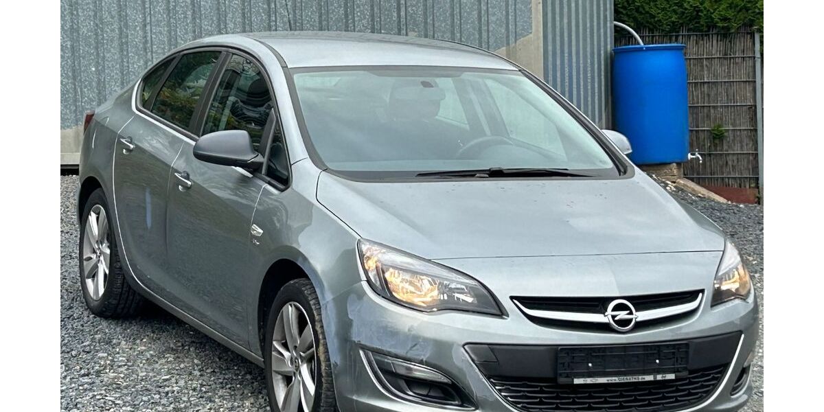 Opel Astra 32.500 km 5.999 &euro; Overath bei Köln 51491