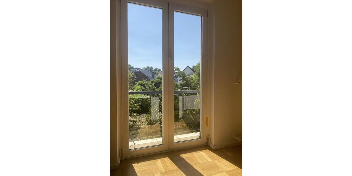 Villa Gummersbach - 6 Zimmer, 250 m&sup2;, 2.150&euro; | Angebot:25216498