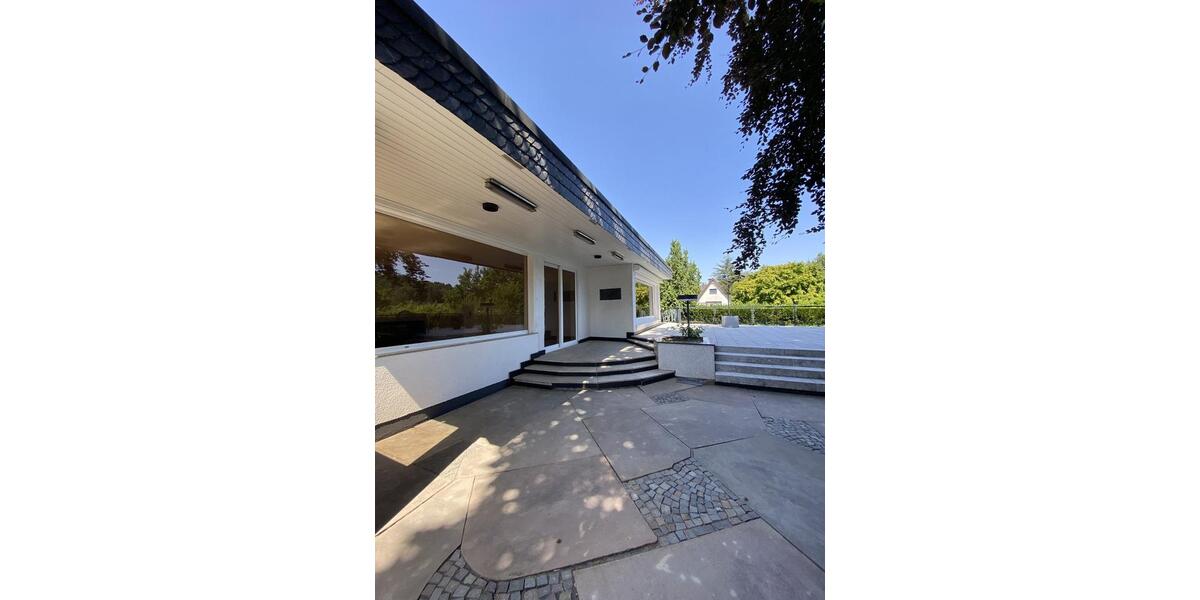 Villa Gummersbach - 6 Zimmer, 250 m&sup2;, 2.150&euro; | Angebot:25216498