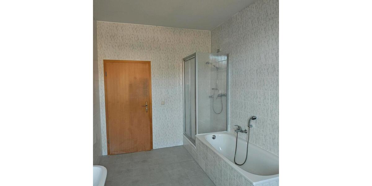 Erdgeschoßwohnung Breckerfeld - 4 Zimmer, 130 m&sup2;, 1.330&euro; | Angebot:24851478