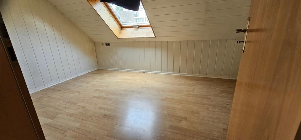 Dachgeschoßwohnung Overath - 4 Zimmer, 105 m&sup2;, 1.050&euro; | Angebot:27587217