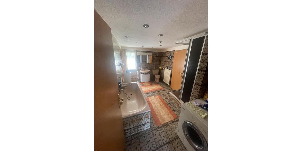 Einfamilienhaus Nümbrecht - 8 Zimmer, 186 m&sup2;, 350.000&euro; | Angebot:27208945
