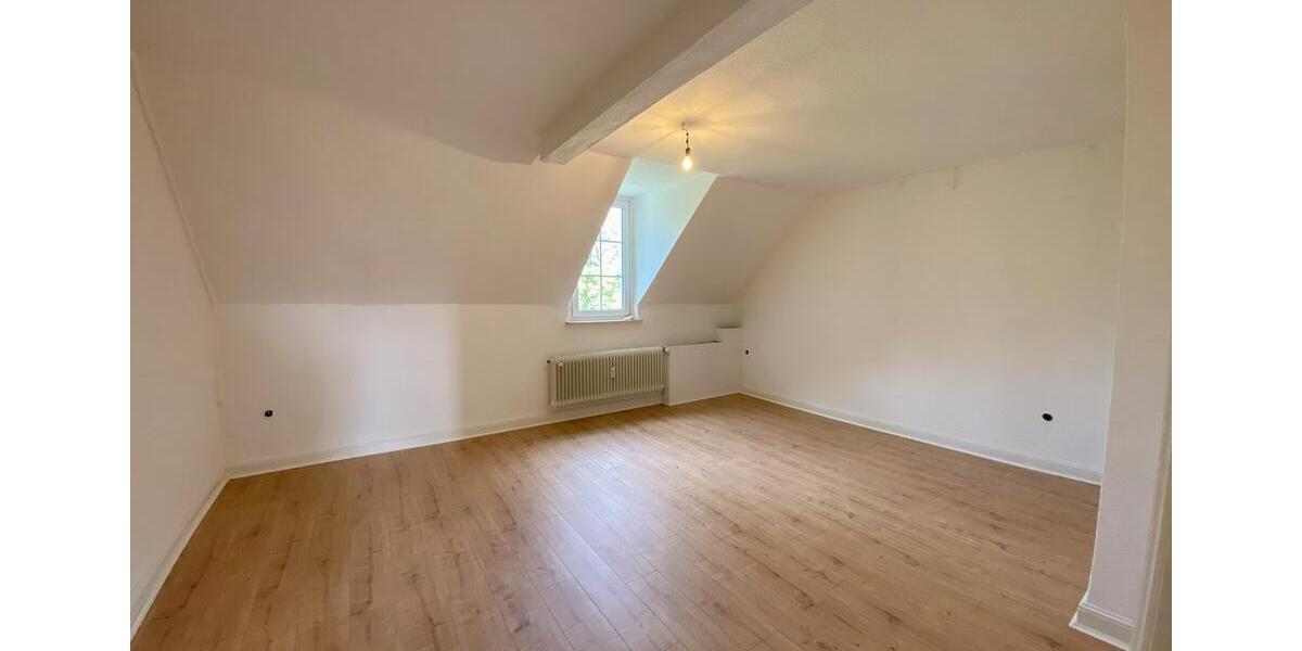 Dachgeschoßwohnung Morsbach - 4 Zimmer, 155 m&sup2;, 950&euro; | Angebot:23181341