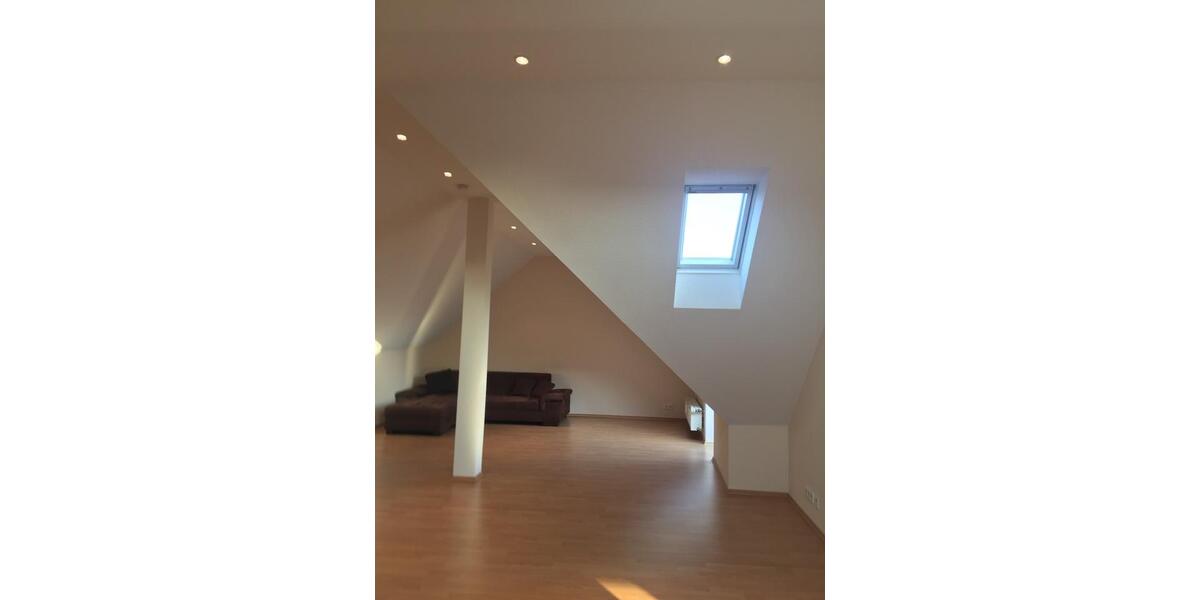 Dachgeschoßwohnung Wermelskirchen - 2.5 Zimmer, 95 m&sup2;, 690&euro; | Angebot:27553729