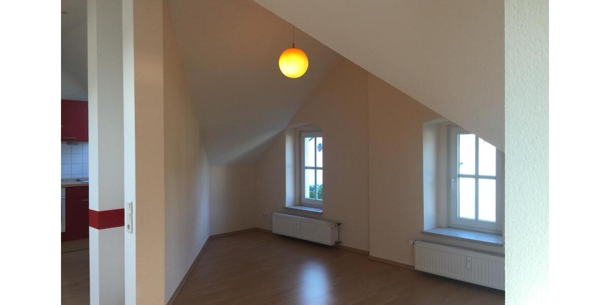 Dachgeschoßwohnung Wermelskirchen - 2.5 Zimmer, 95 m&sup2;, 690&euro; | Angebot:27553729