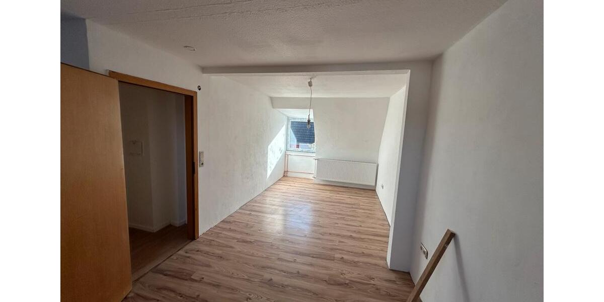 Reihenhaus Wissen - 7 Zimmer, 115 m&sup2;, 150.000&euro; | Angebot:26049997