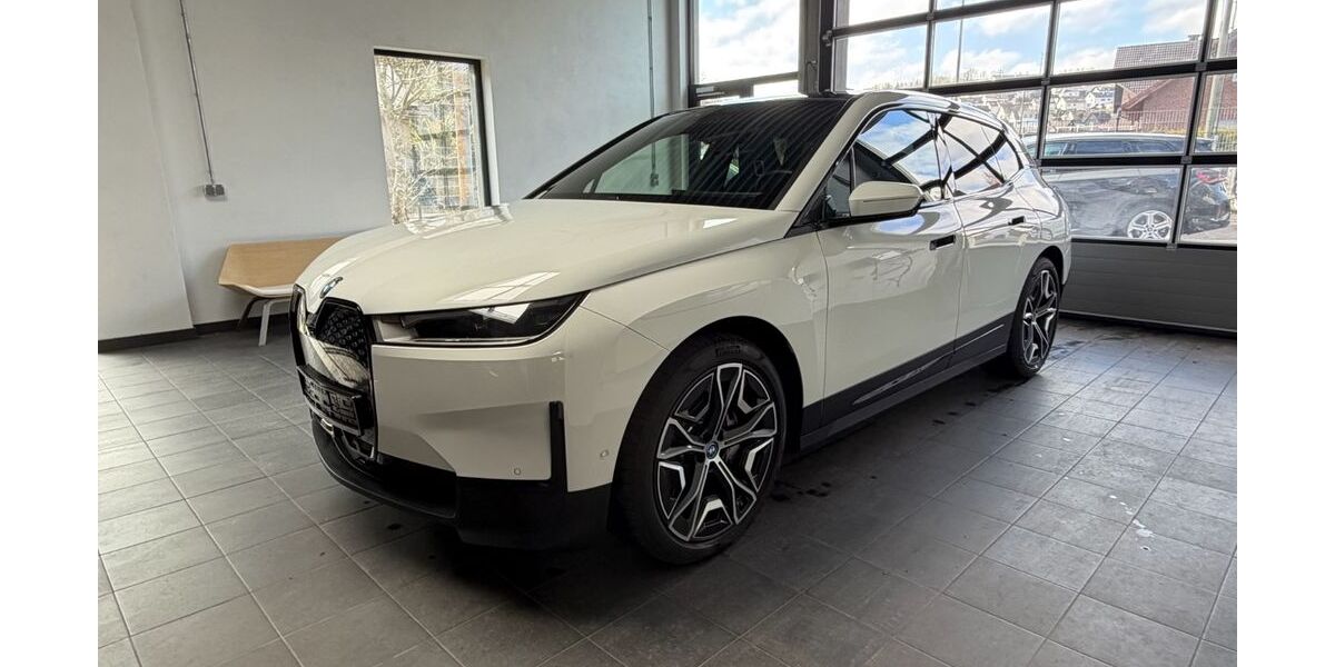 BMW iX 22.100 km 51.950 &euro; Freudenberg 57258