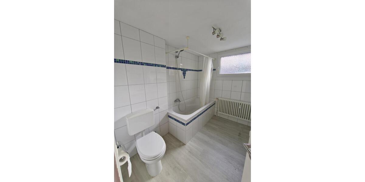 Etagenwohnung Waldbröl - 8 Zimmer, 220 m&sup2;, 1.200&euro; | Angebot:25253043